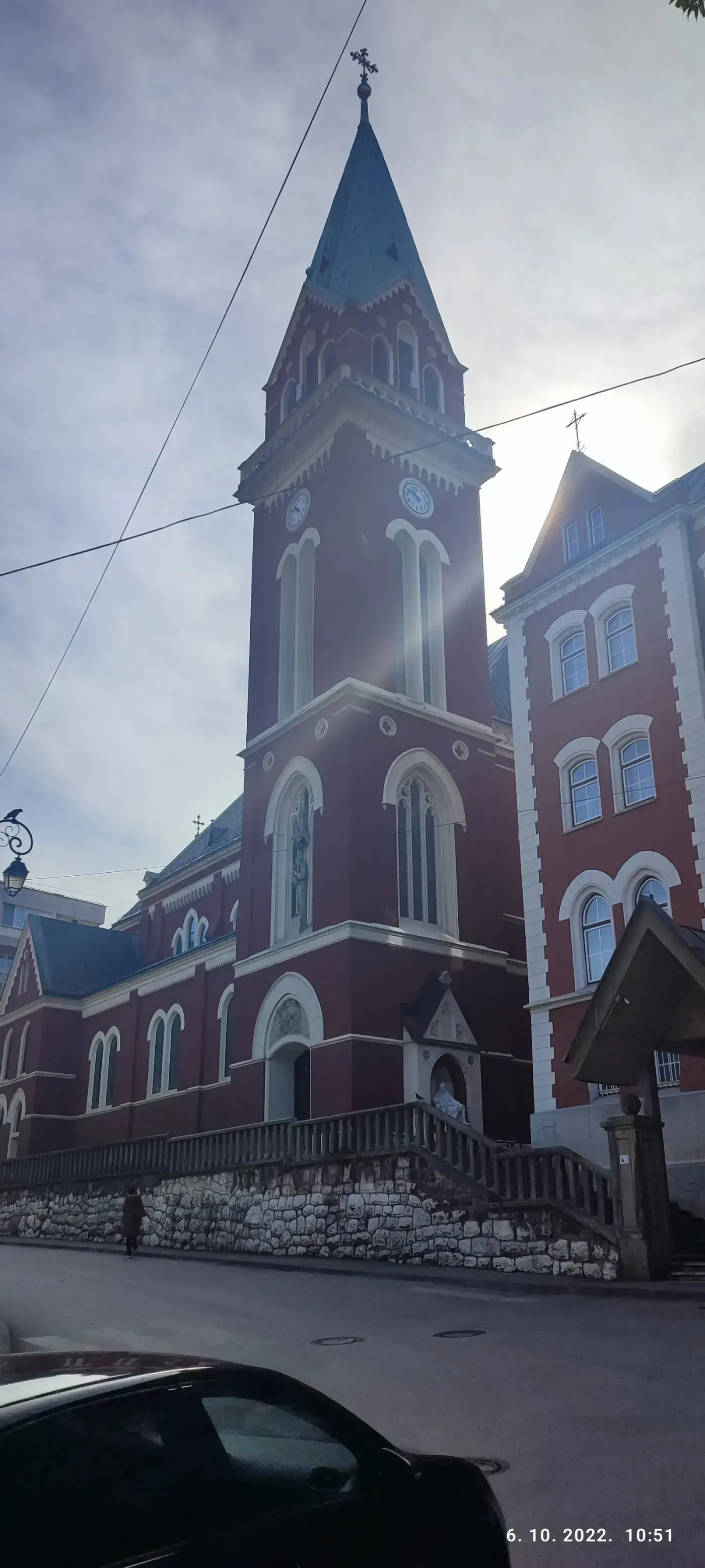 Sarajevo Free Walking Tour discovering cultural landmarks
