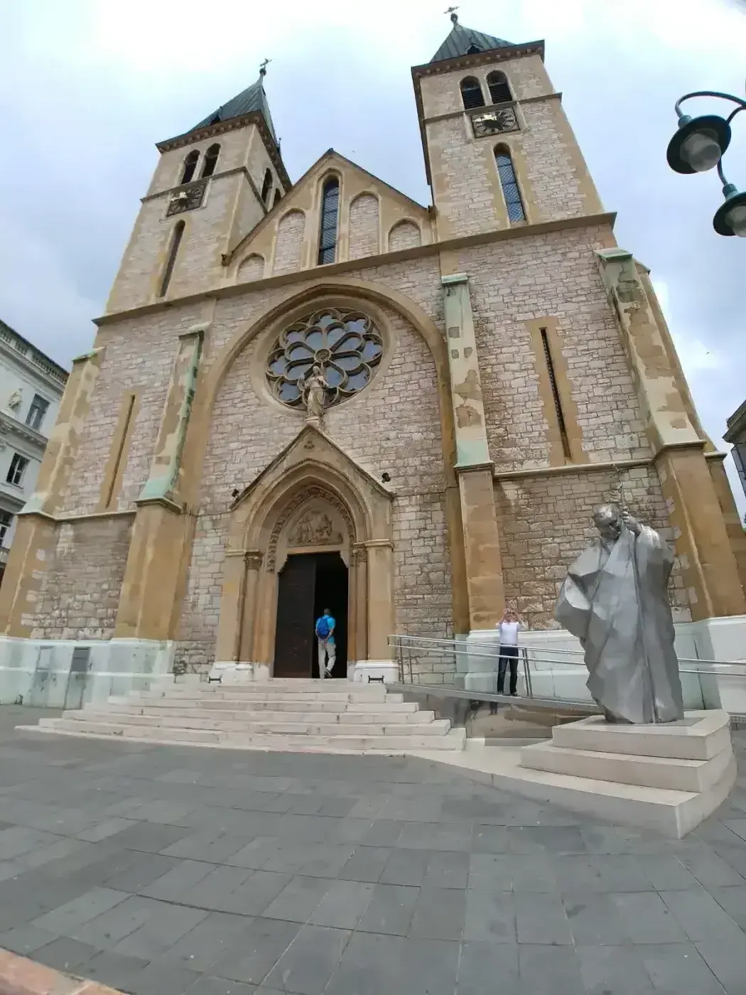 Sarajevo Free Walking Tour at Eternal Flame monument