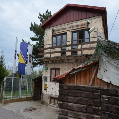 Inside the Siege – Sarajevo tour group near frontline areas