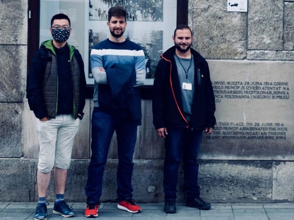 Tour group discovering Sarajevo history on a free walk